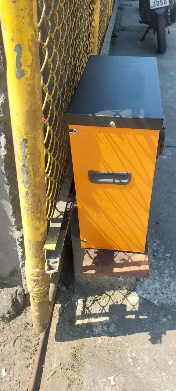Automatizador de portão PPA instalado em acesso veicular